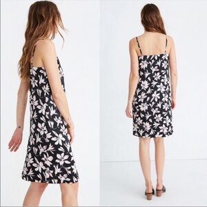 Madewell Button-Front Slip Dress in Winter Orchid
Size 6